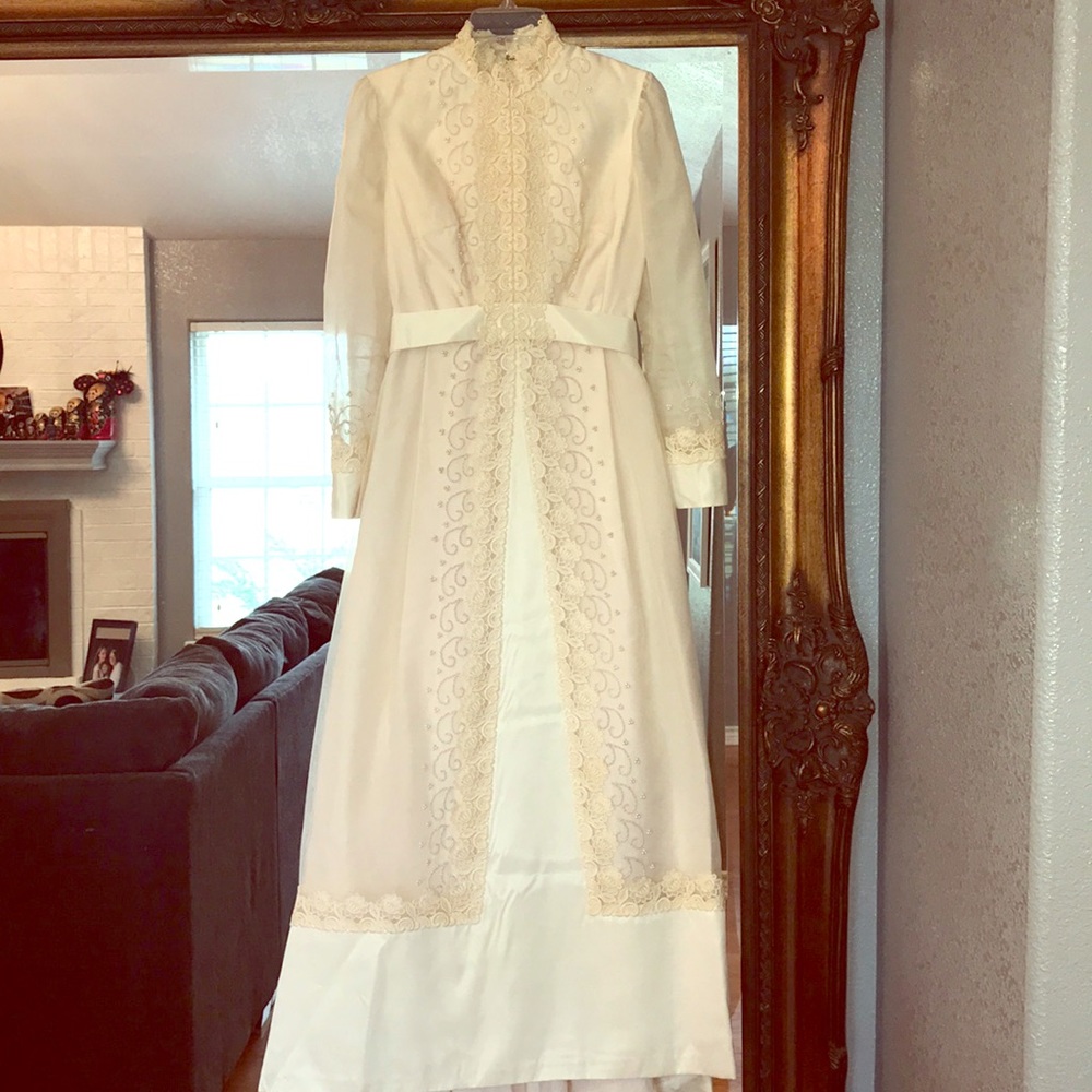 Vintage wedding gown with lace